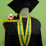 baju wisuda