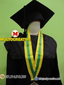 baju wisuda