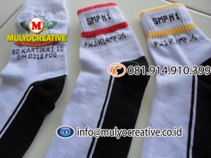 kaos kaki sekolah